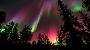 Rekomendasi Wisata Fenomena Aurora Tercantik di Dunia